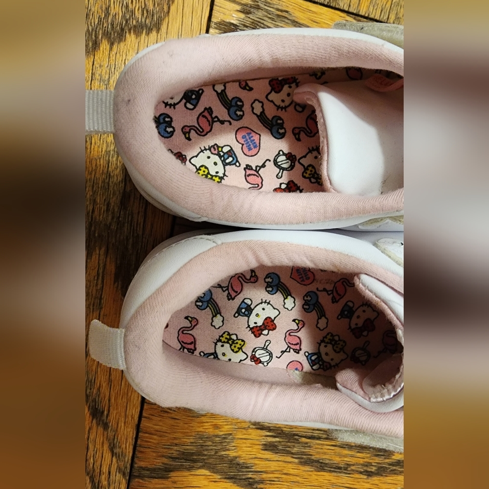 Sneakers with Hello kitty design Sz 12 - Picture 9 of 9